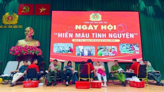 Ben Tre Provincial Police Department holds voluntary blood donation festival