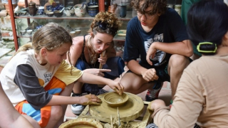 500-year-old pottery village attracts foreign visitors