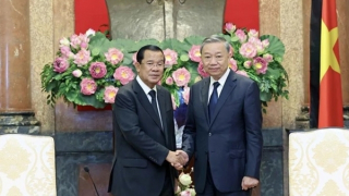 President To Lam receives CPP President Hun Sen in Hanoi