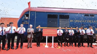 First freight train on Shijiazhuang – Yen Vien railway route welcomed