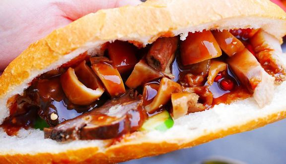 Bánh mì thịt sốt tương đen độc đáo