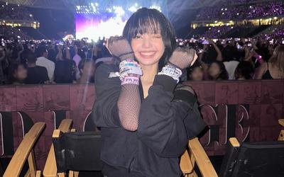 Fan Trung Quốc bật khóc trước hành động của Lisa trong concert của Taylor Swift