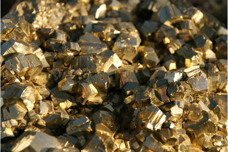 Không chỉ vàng dại: Các nhà khoa học chưa được khám phá Kho tàng ở Pyrite