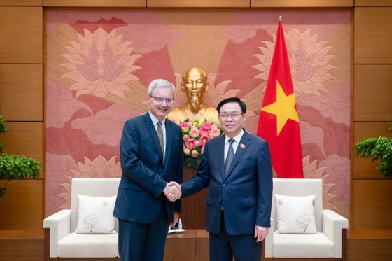 NA Chairman hails contributions of outgoing French Ambassador to Vietnam