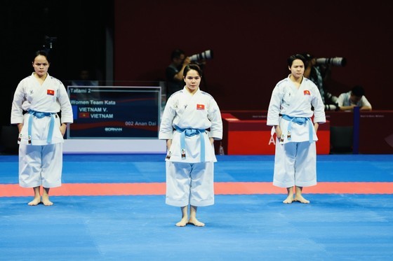 Vietnamese women's kata team wins gold at ASIAD 19