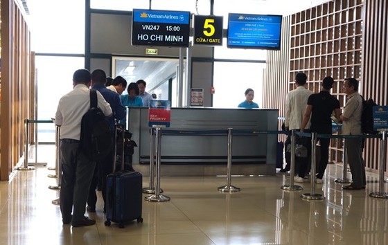 VNA notifies passengers of departure gates via messages at three airports