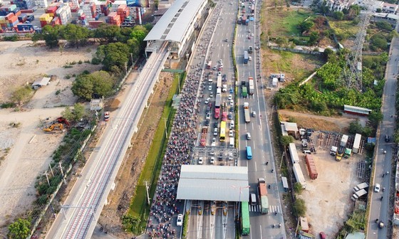 HCMC promptly reviews land funds for public transport development