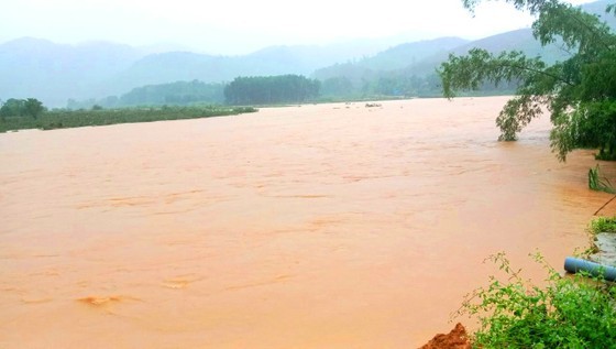 Heavy rain triggers floods, marooning vast of Northern Central region