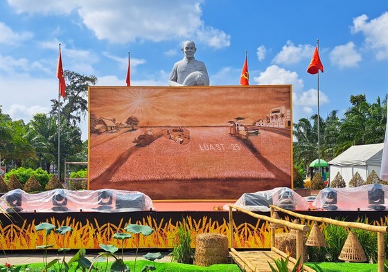 Soc Trang sets record for largest painting made from ST rice in Vietnam