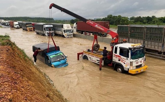 Flooding on Phan Thiet – Dau Giay Expressway needs thorough handling