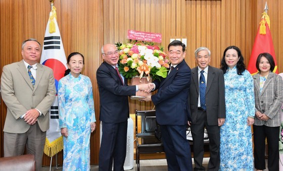 HCMC’s leader extends greetings to Korean people on National Foundation Day