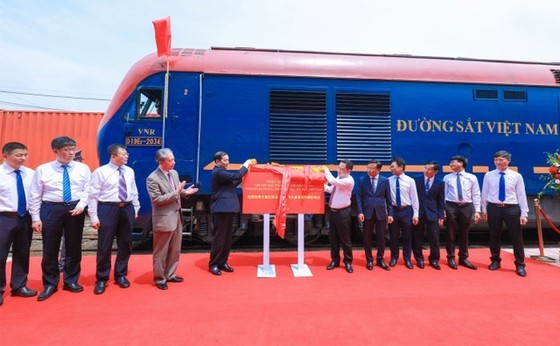 First freight train on Shijiazhuang – Yen Vien railway route welcomed