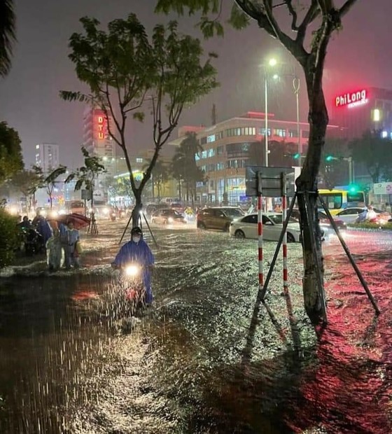 Low-pressure zone rushes in to bring more spells of downpour in Central region