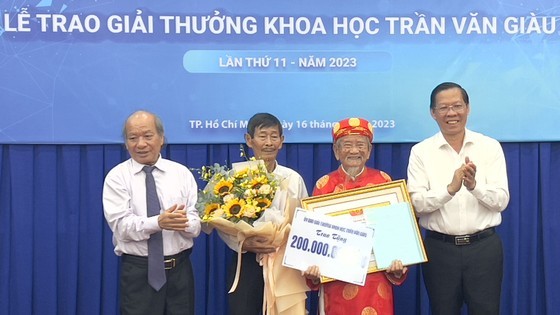 Book on HCMC’s history receives Tran Van Giau Science Awards 2023