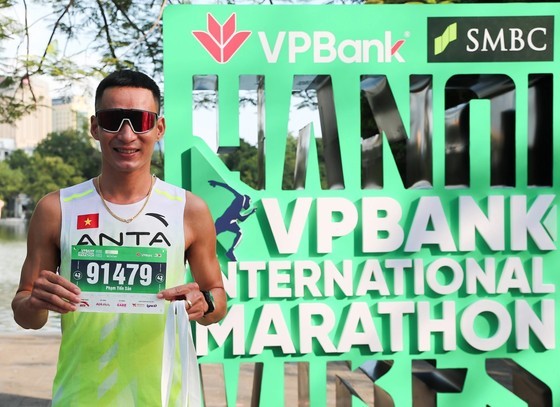 National marathoner Pham Tien San again wins men's 42-kilometer race