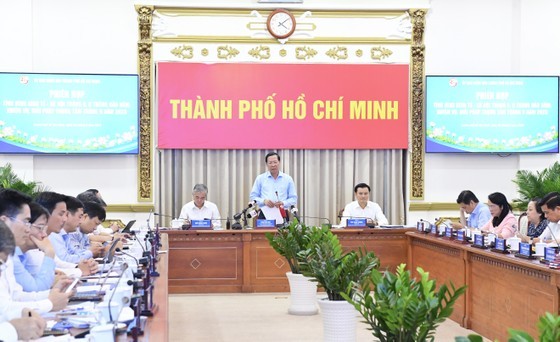 HCMC Chairman urges implementation of solutions to nurture revenue sources