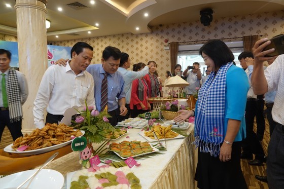 Mekong Delta localities promote tourism in Central market