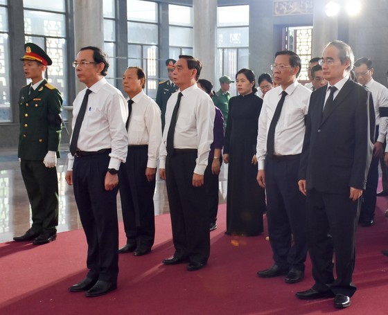 Party, State leaders pay their last respects to late Minister Tran Hong Quan