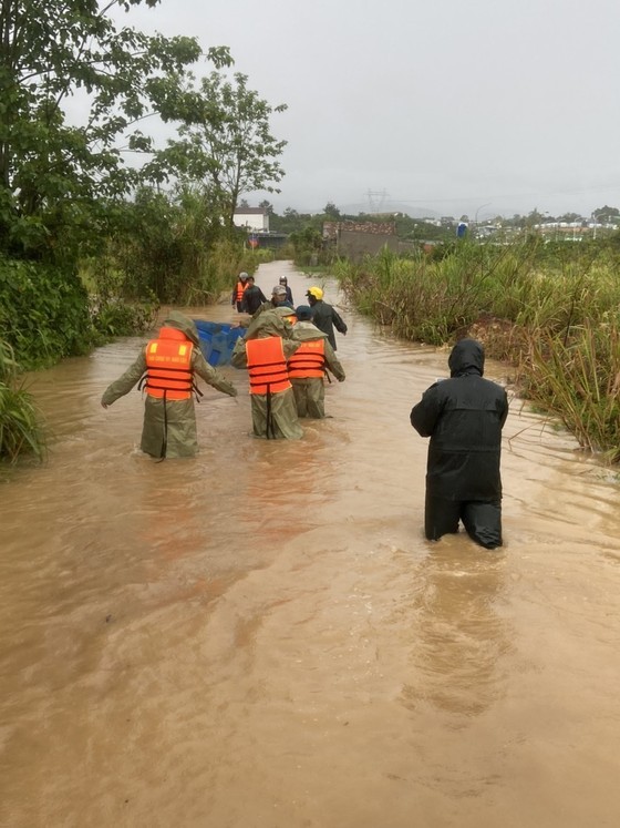 Bao Loc City inundated after whole-night torrential rain