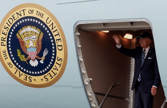 US President concludes official visit to Vietnam