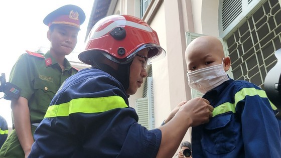 7-year-old boy with cancer fulfills his dream of becoming a firefighter