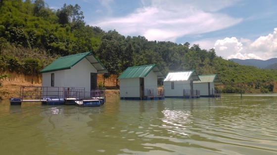 Illegal tourist area at heart of hydroelectric lake suspended