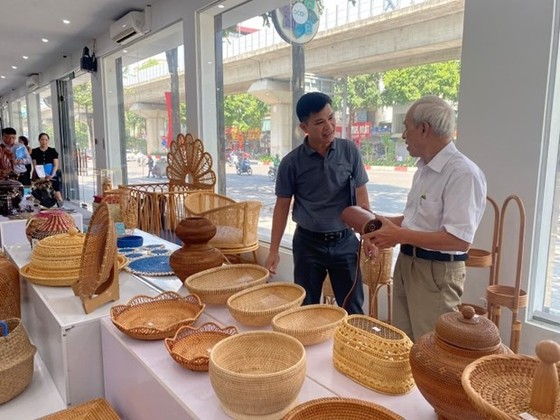 Hundreds of entries vie for prizes at handicraft product design contest