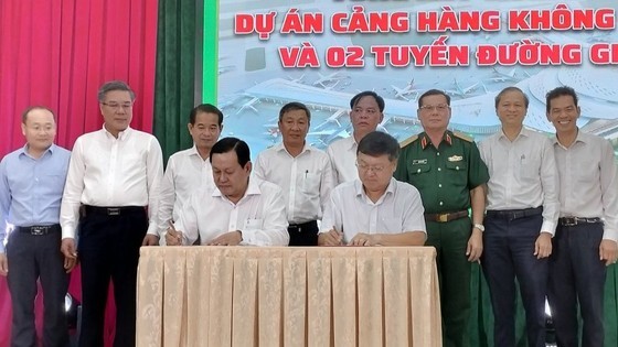 Dong Nai hands over entire construction site for Long Thanh Airport Project