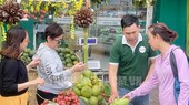 HCMC’s floating fruit market opens in District 8