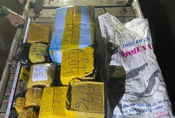 Suspects caught for smuggling 19kg of gold from Cambodia into Vietnam