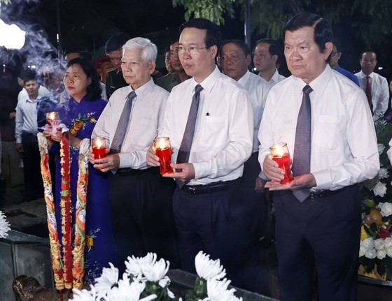 President attends activities commemorating martyrs in Con Dao