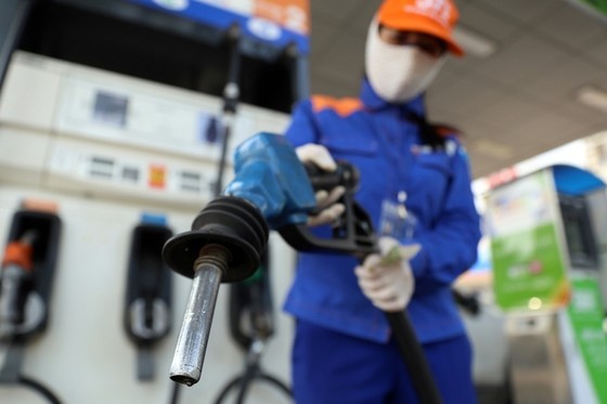 Fuel prices see simultaneously sharp decreases