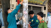 Thu Duc launches campaign of removing illegal advertisement stickers, flyers