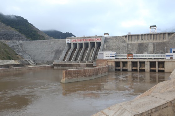 Hydropower plants increase power generation to back up coming floods