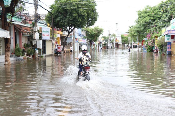 Widespread heavy rains continue to hit South Central coastal provinces