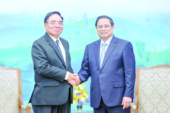 Vietnam gives highest priority to developing ties with Laos: PM