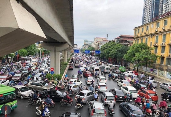 Residents trapped in roads heading to downtown Hanoi after downpour