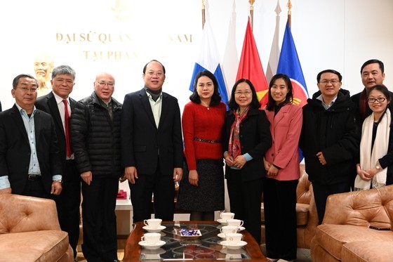 HCMC delegation visits Vietnamese Embassy in Finland