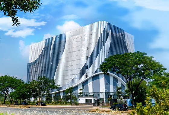 Largest, most modern data center in Vietnam comes into operation