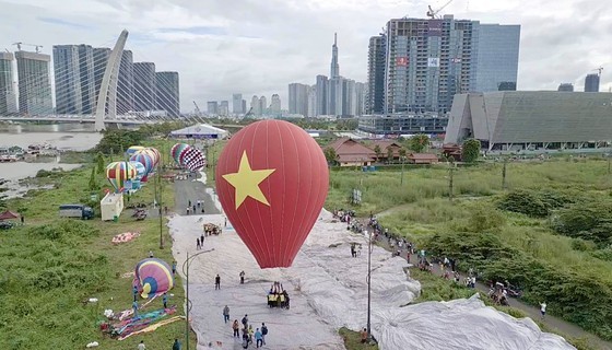 Hot-air balloon performance, cultural activities celebrates National Day in HCMC