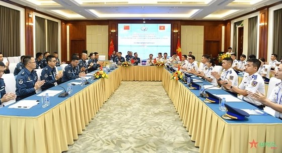 Vietnamese, Chinese young coast guard officers share professional experience