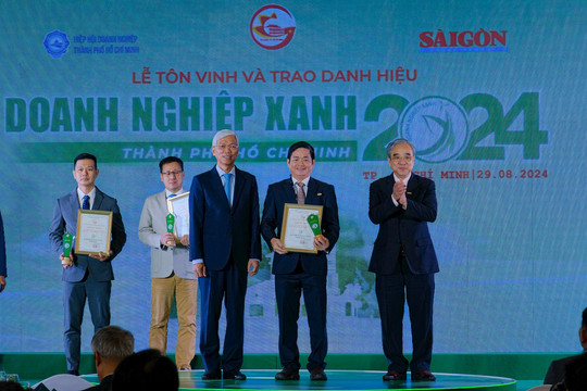 SATRA đón nhận danh hiệu Doanh nghiệp xanh TP.HCM năm 2024