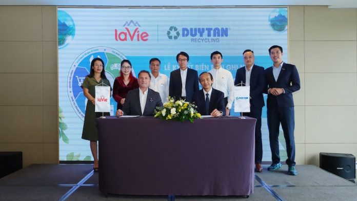 La Vie và DUYTAN Recycling tổ chức ‘Lễ ký kết biên bản ghi nhớ chương trình hợp tác thu gom và tái chế nhựa’