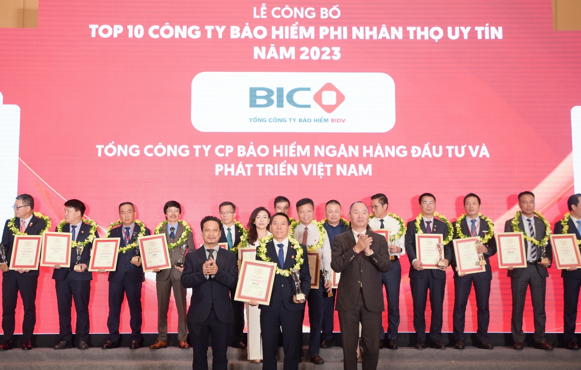 BIC lần thứ 8 liên tiếp lọt Top 10 công ty bảo hiểm phi nhân thọ uy tín nhất Việt Nam