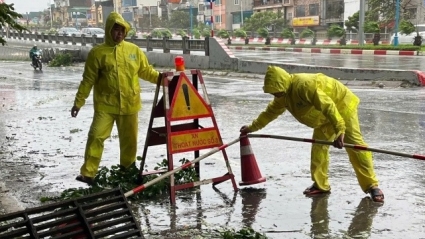 Công nhân thoát nước giữa siêu bão Yagi: “Chút nhọc nhằn này có sá gì?”