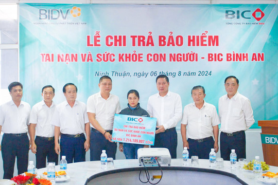 BIC chi trả hơn 2,4 tỷ đồng quyền lợi bảo hiểm cho hai khách hàng tham gia BIC Bình An