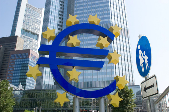 Đi trước FED, ECB cắt giảm lãi suất lần thứ hai trong năm