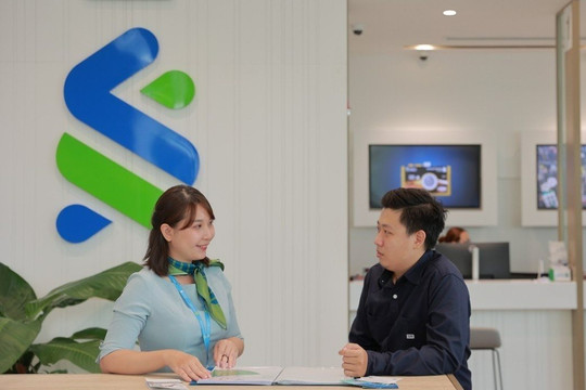 Standard Chartered được vinh danh “Ngân hàng nước ngoài tốt nhất Việt Nam 2024 dành cho doanh nghiệp nhỏ và vừa”