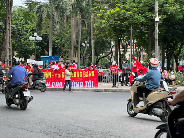 Hàng trăm nhà đầu tư tập trung đòi tiền SunShine Group và Ngân hàng Kiên Long