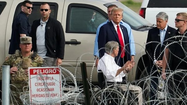 Ông Biden và ông Trump công kích nhau tại biên giới ở Texas